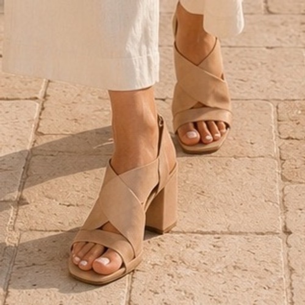 Eileen Fisher Women Tan Leather Crisscross‎ Block Heel Sandals 9.5